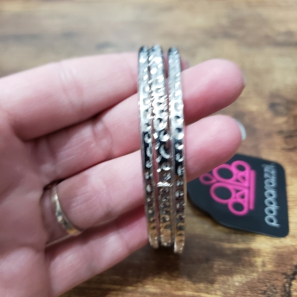3/$15 New paparazzi silver tone bracelet bangle set of 3 - Picture 2 of 5